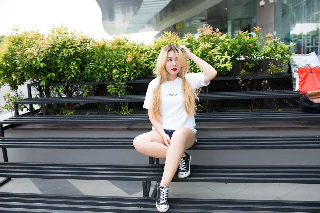 Marka Mistickers jako przykład spójnej oferty koszulek z nadrukiem